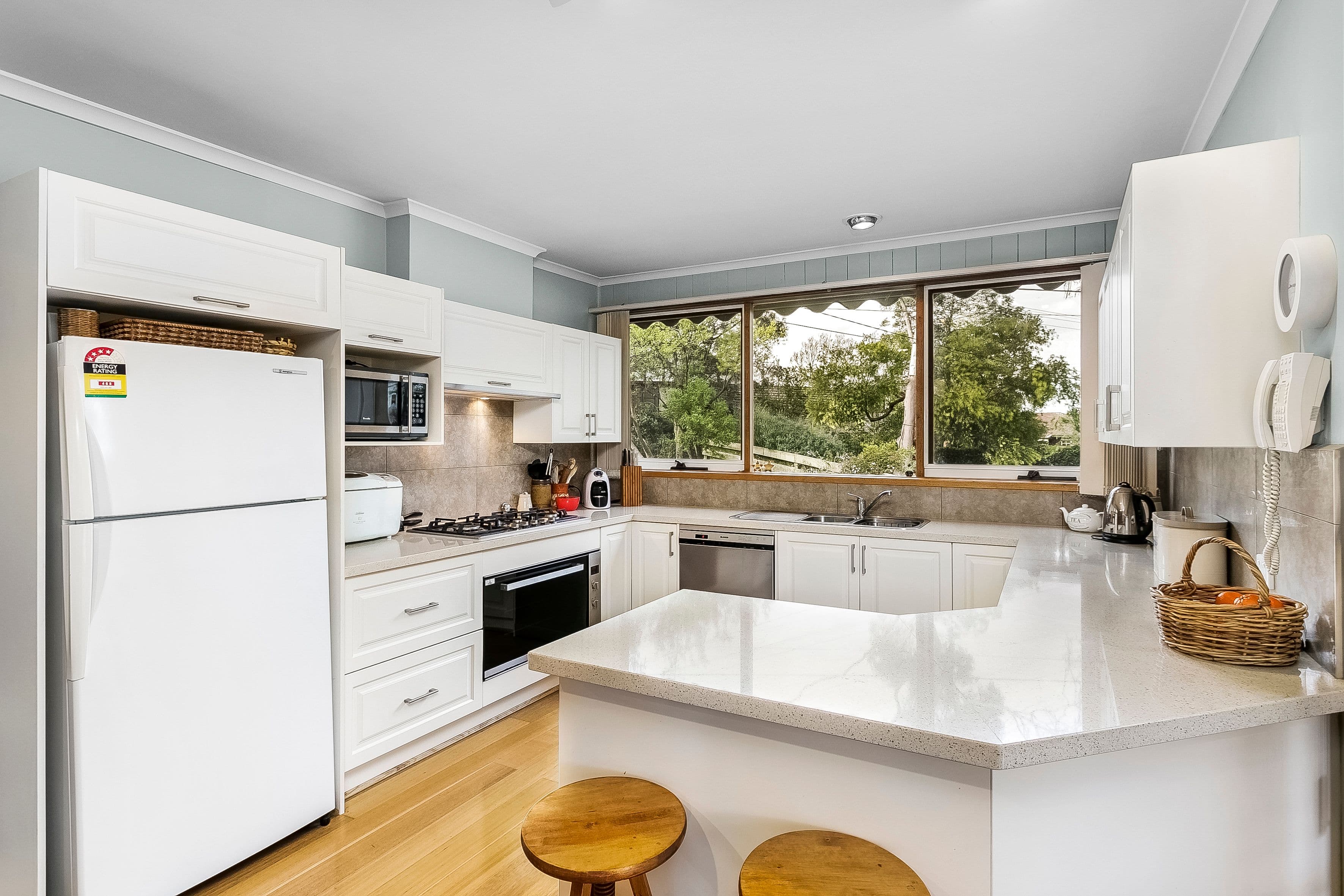 33 Aurisch Avenue, Glen Waverley VIC 3150, Glen Waverley - Thumbnail 3