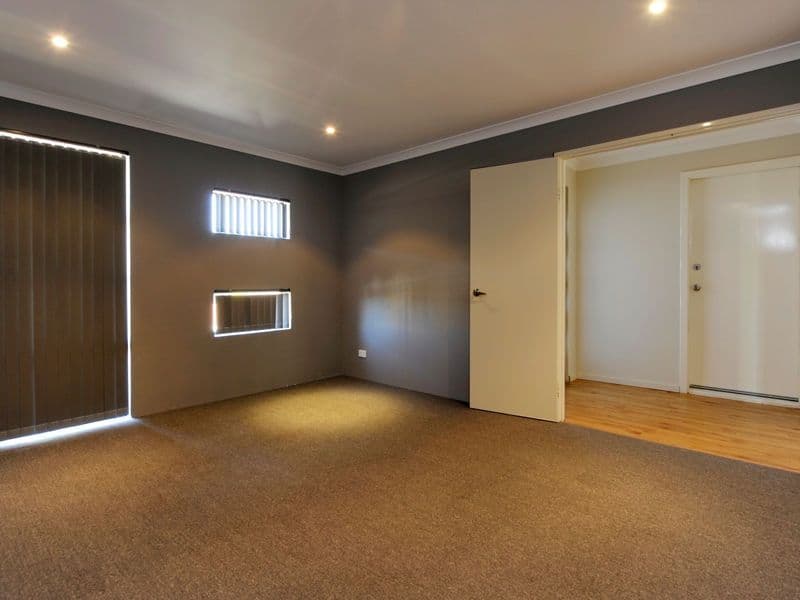 2 Songlark Court, BALDIVIS WA 6171, Baldivis - Thumbnail 2