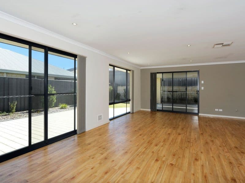 2 Songlark Court, BALDIVIS WA 6171, Baldivis - Thumbnail 5