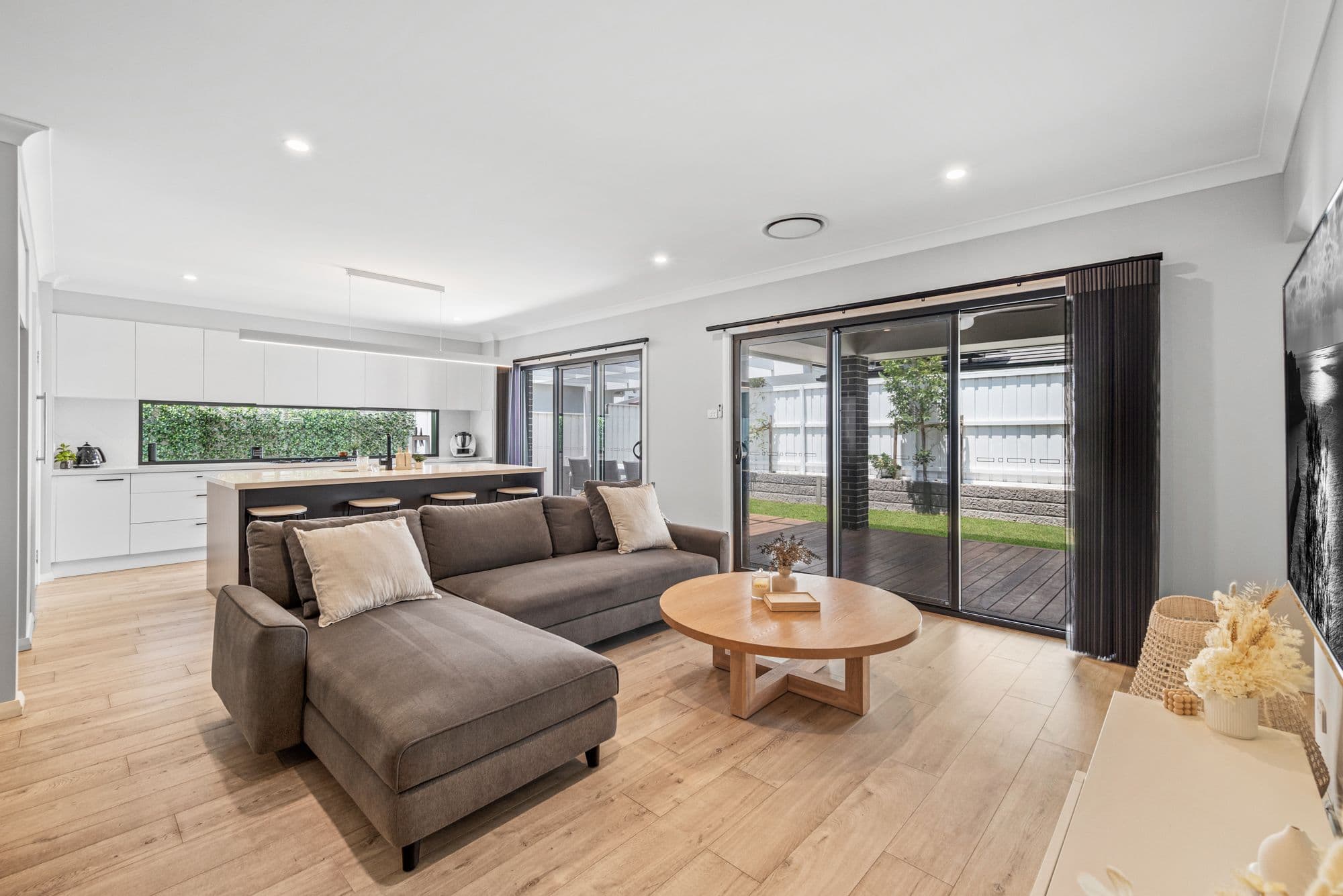 46 Silvester Way, GLEDSWOOD HILLS NSW 2557, Gledswood Hills - Thumbnail 2
