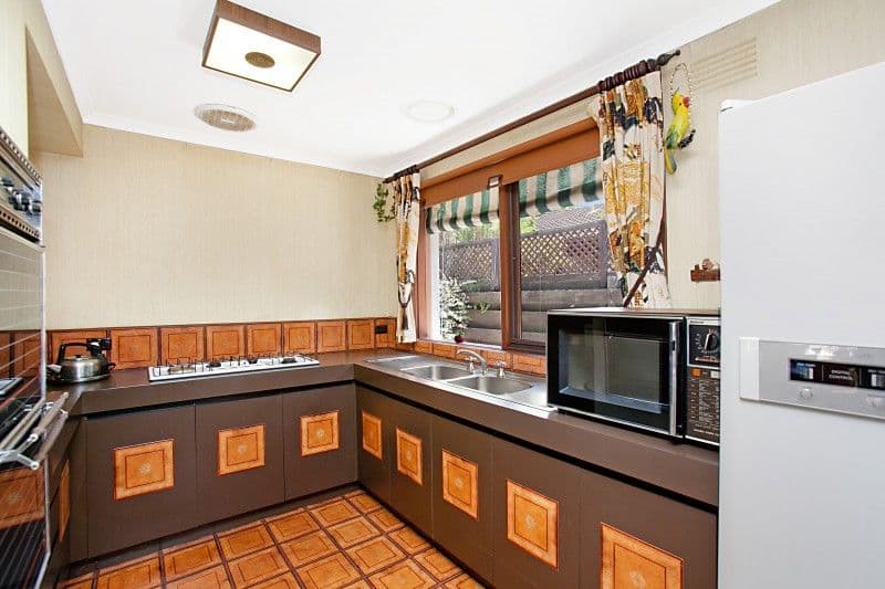 32 Benwerrin Drive, WANTIRNA VIC 3152, Wantirna - Thumbnail 4