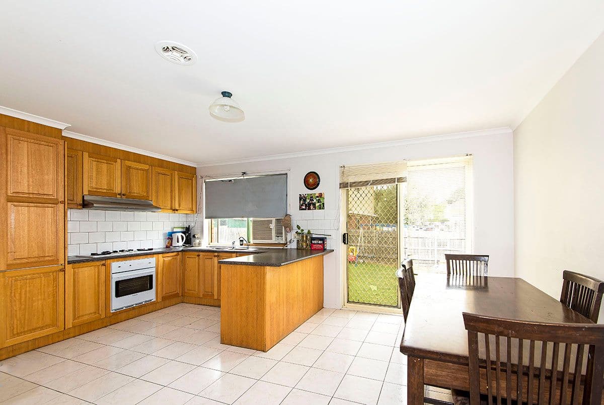 21 Pollock Drive, MILL PARK VIC 3082, Mill Park - Thumbnail 2