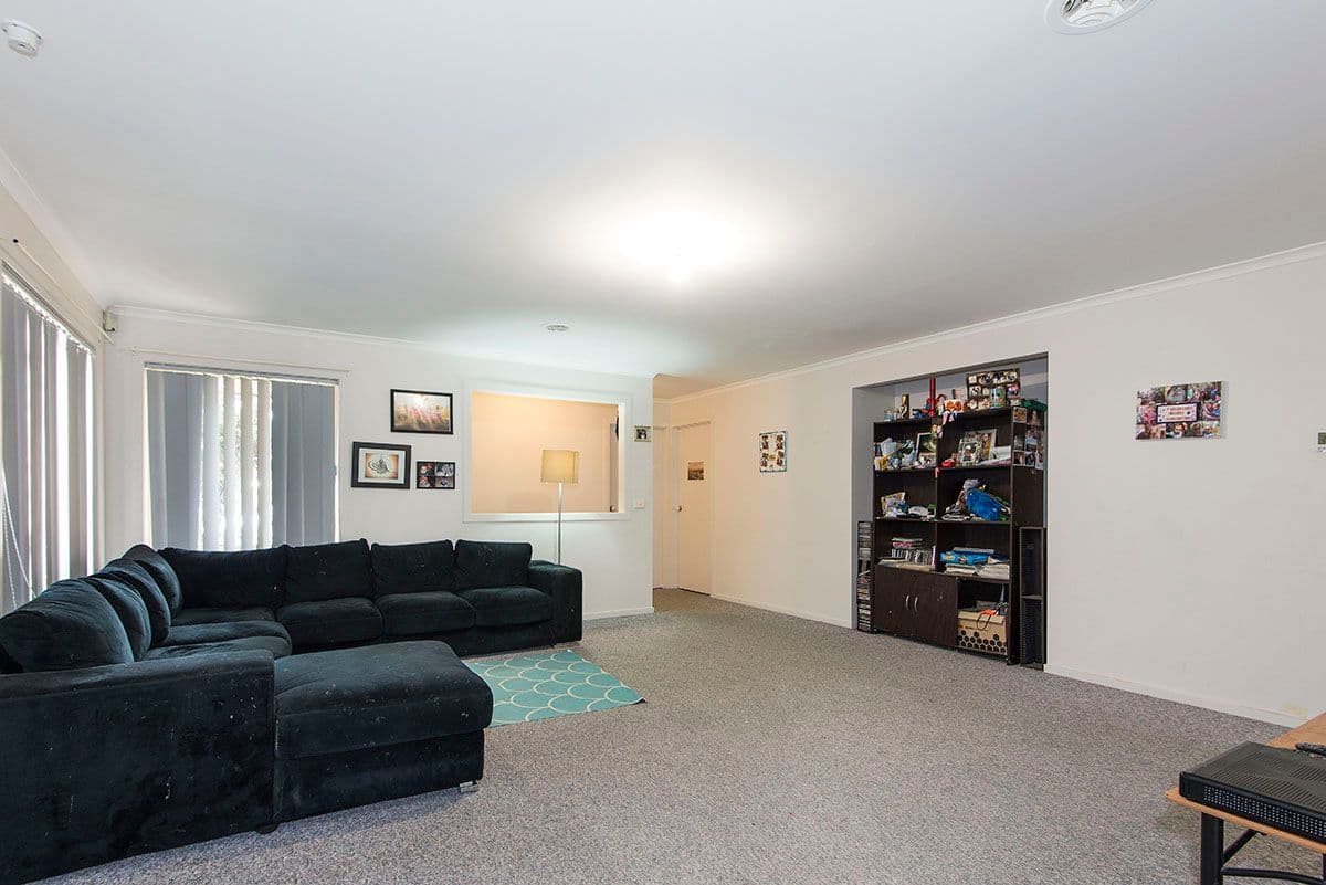 21 Pollock Drive, MILL PARK VIC 3082, Mill Park - Thumbnail 3
