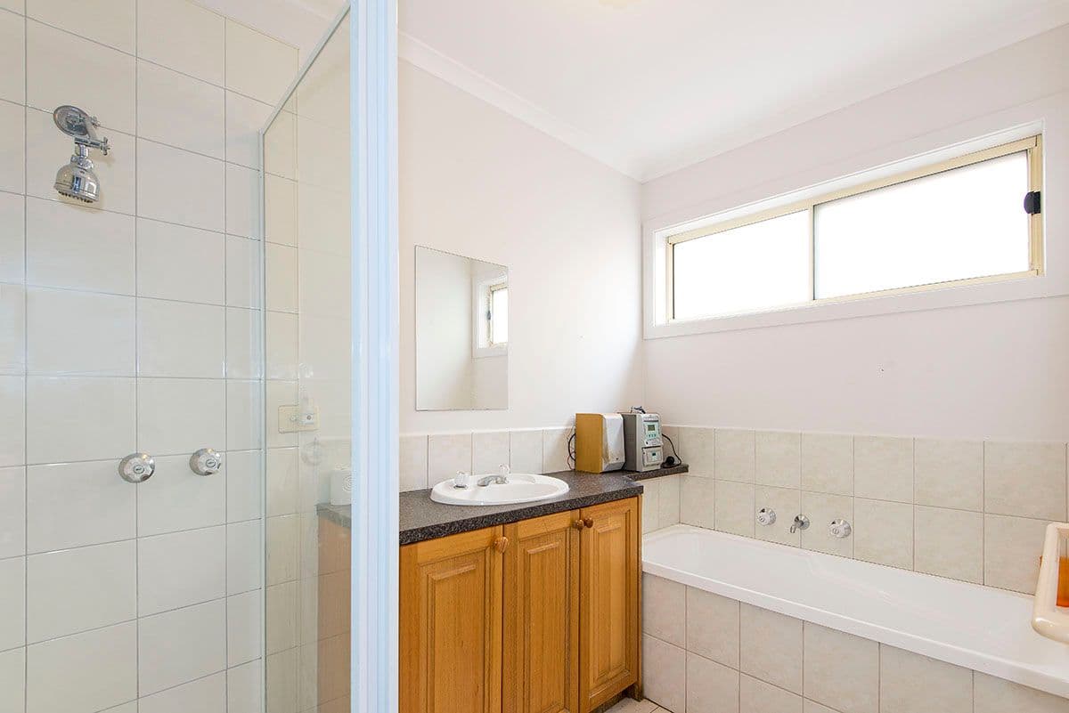 21 Pollock Drive, MILL PARK VIC 3082, Mill Park - Thumbnail 4