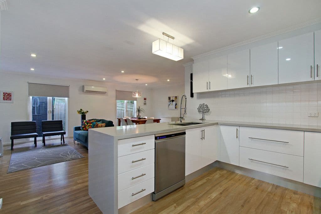 25 DORCHESTER Avenue, MONTROSE VIC 3765, Montrose - Thumbnail 4