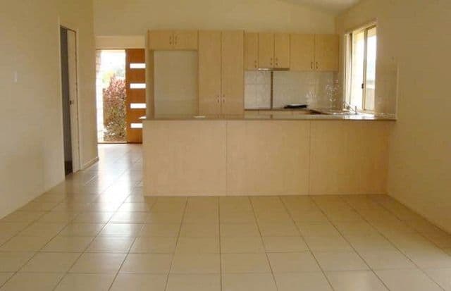 8 Paris Parade, ORMEAU QLD 4208, Ormeau - Thumbnail 3