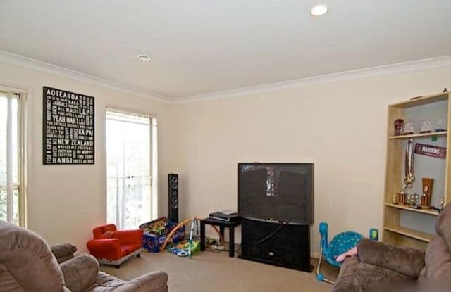 8 Paris Parade, ORMEAU QLD 4208, Ormeau - Thumbnail 5
