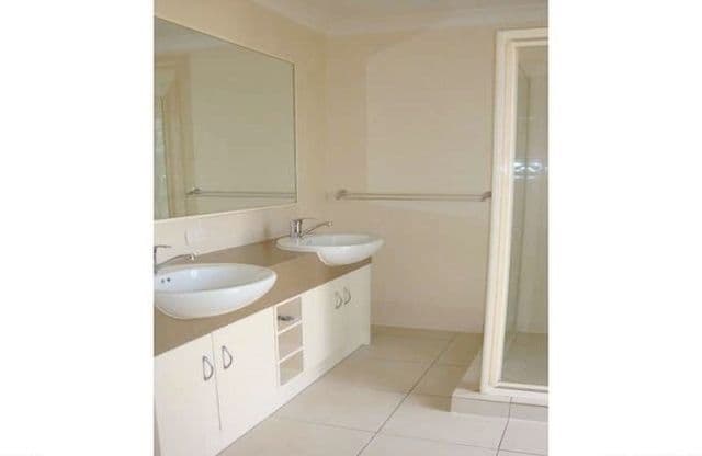 8 Paris Parade, ORMEAU QLD 4208, Ormeau - Thumbnail 7