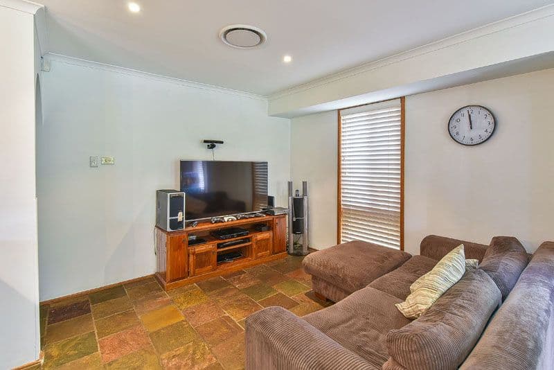 4 Mistletoe Avenue, Macquarie Fields NSW 2564, Macquarie Fields - Thumbnail 2