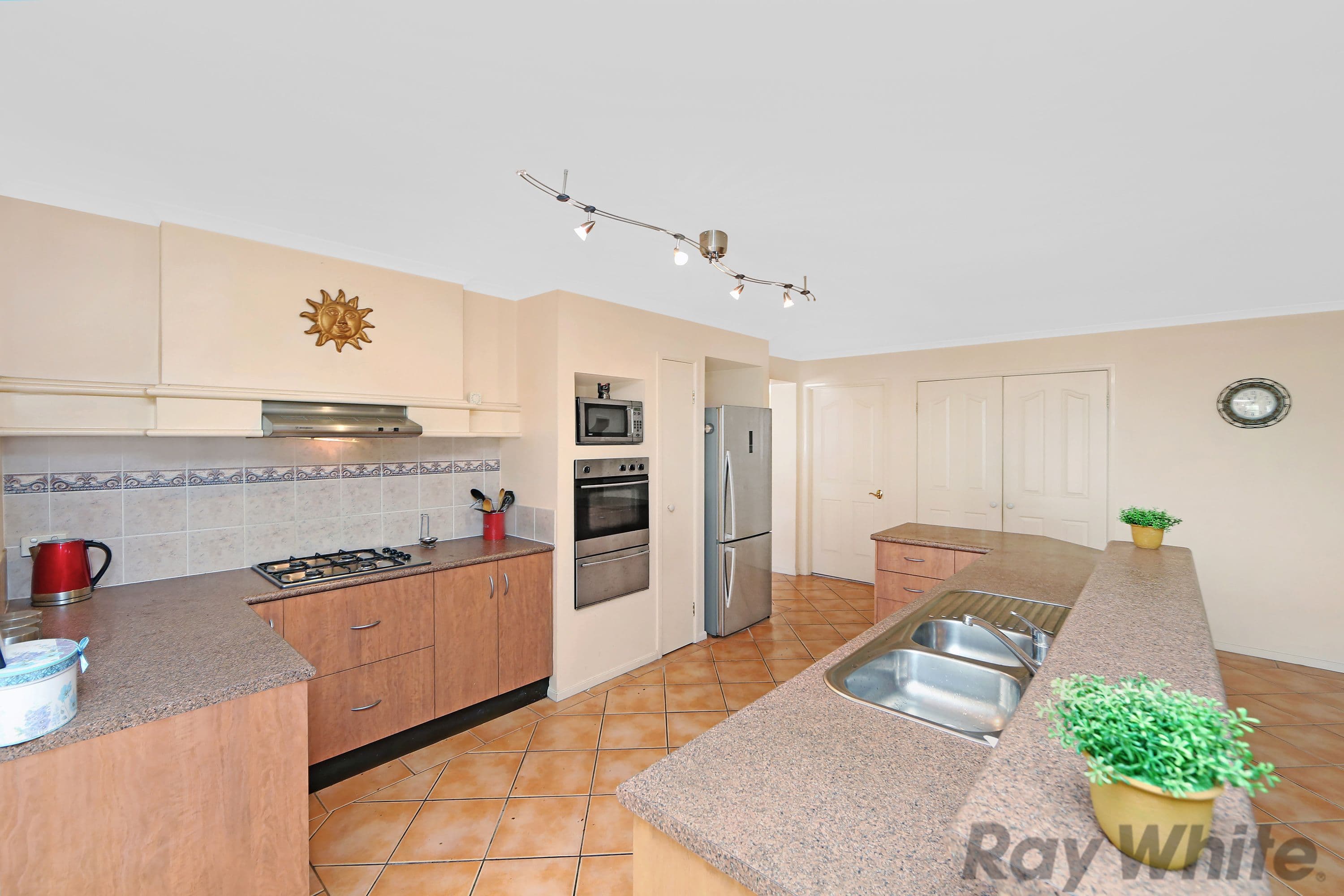 42 Pinehurst Way, Blue Haven - Thumbnail 2