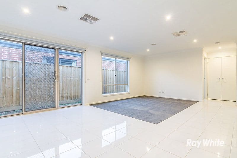 9 Queensberry Street, Cranbourne West VIC 3977, Cranbourne West - Thumbnail 4