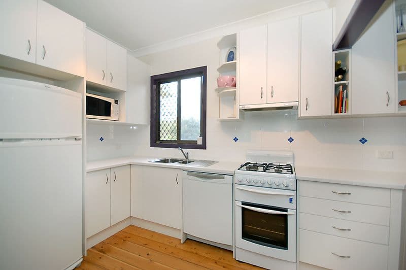 92   Sunshine Avenue, TARRAGINDI QLD 4121, Tarragindi - Thumbnail 2