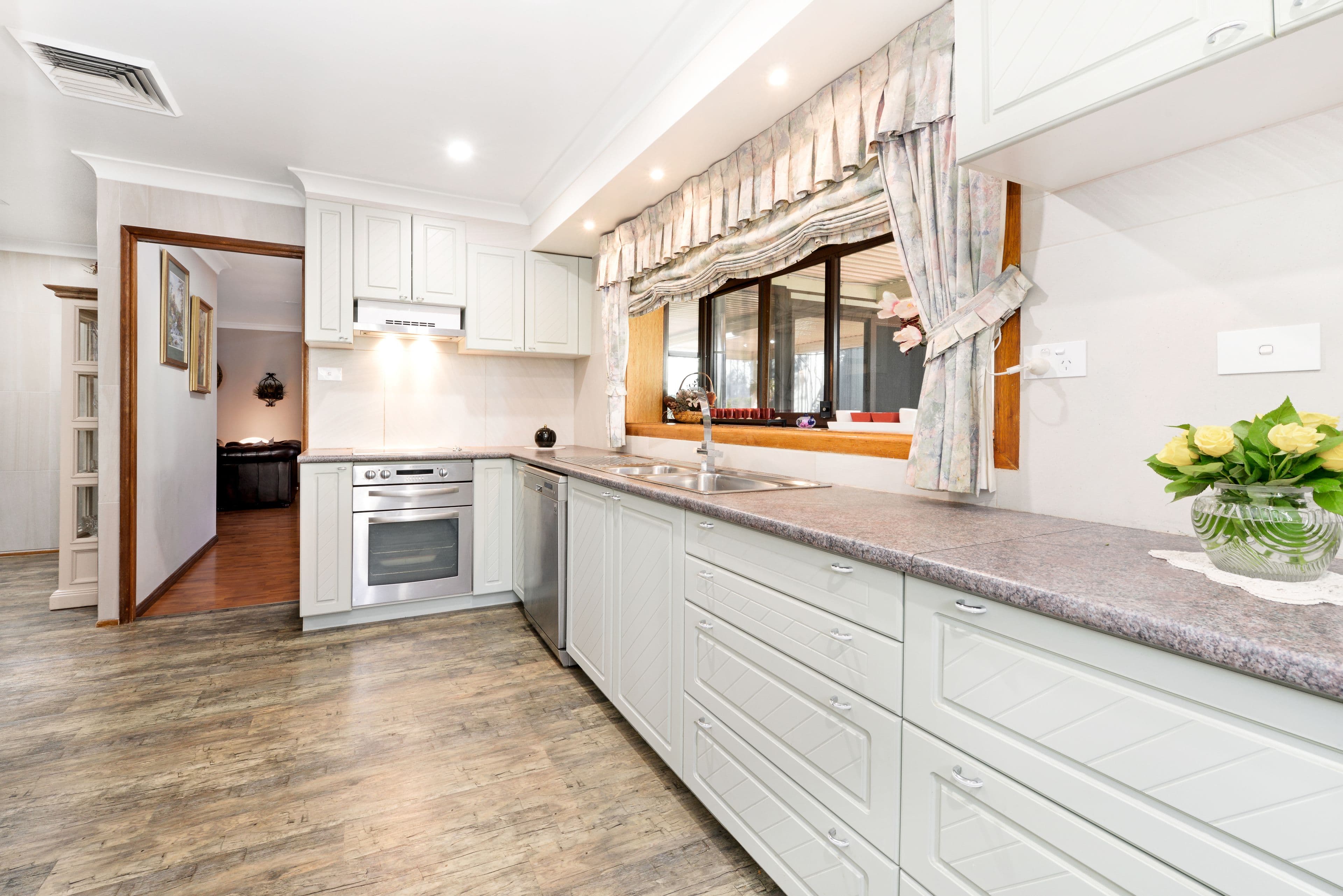 23 Traminer Place, Eschol Park - Thumbnail 6