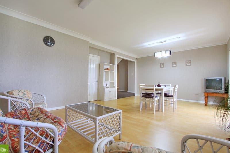 6 Phillip Crescent, BARRACK HEIGHTS NSW 2528, Barrack Heights - Thumbnail 2