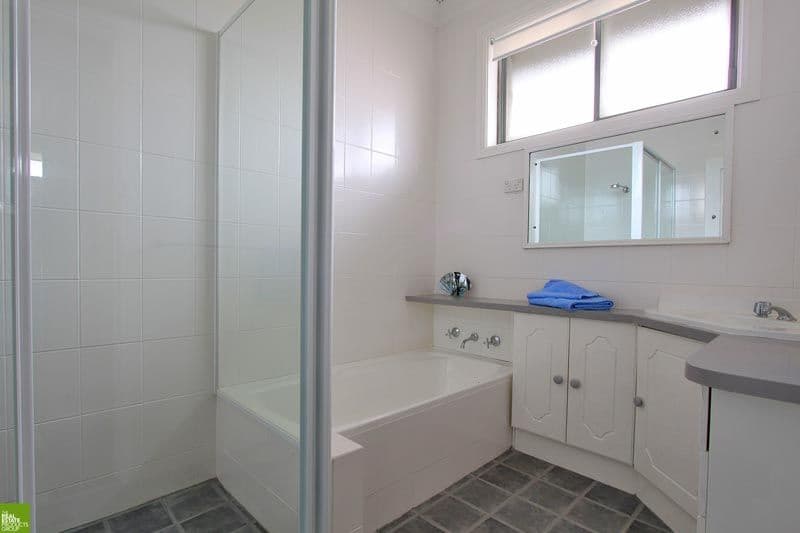 6 Phillip Crescent, BARRACK HEIGHTS NSW 2528, Barrack Heights - Thumbnail 4
