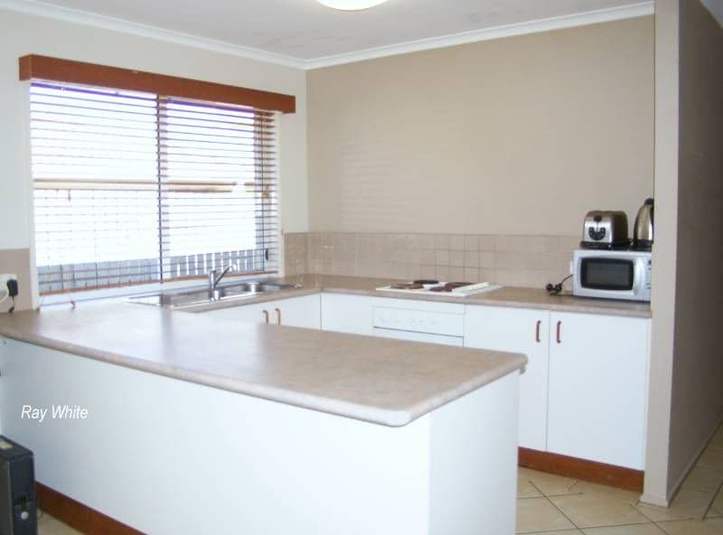 8 Barbara Court, DECEPTION BAY QLD 4508, Deception Bay - Thumbnail 2
