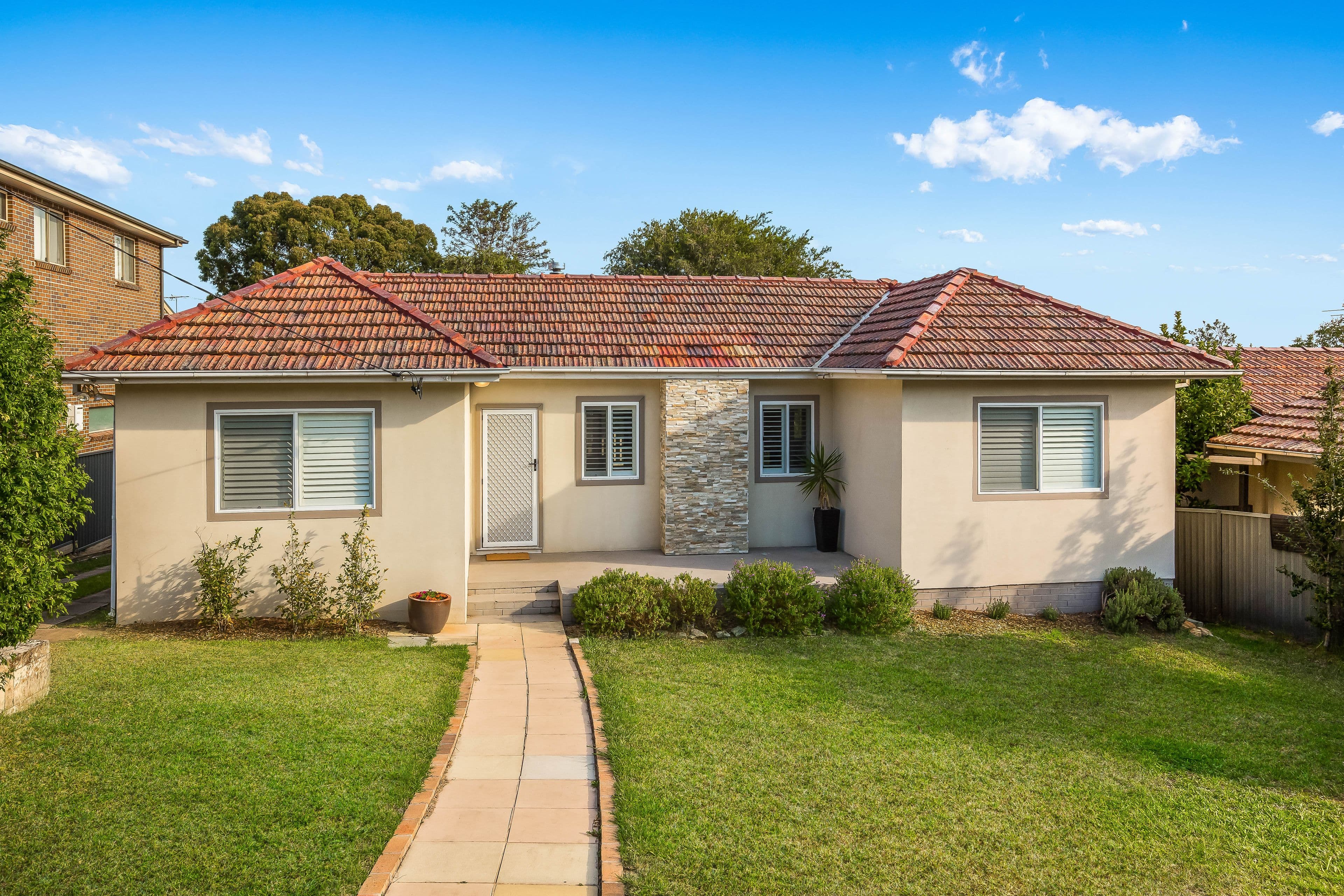4 Woodlands Street, Baulkham Hills - Thumbnail 2
