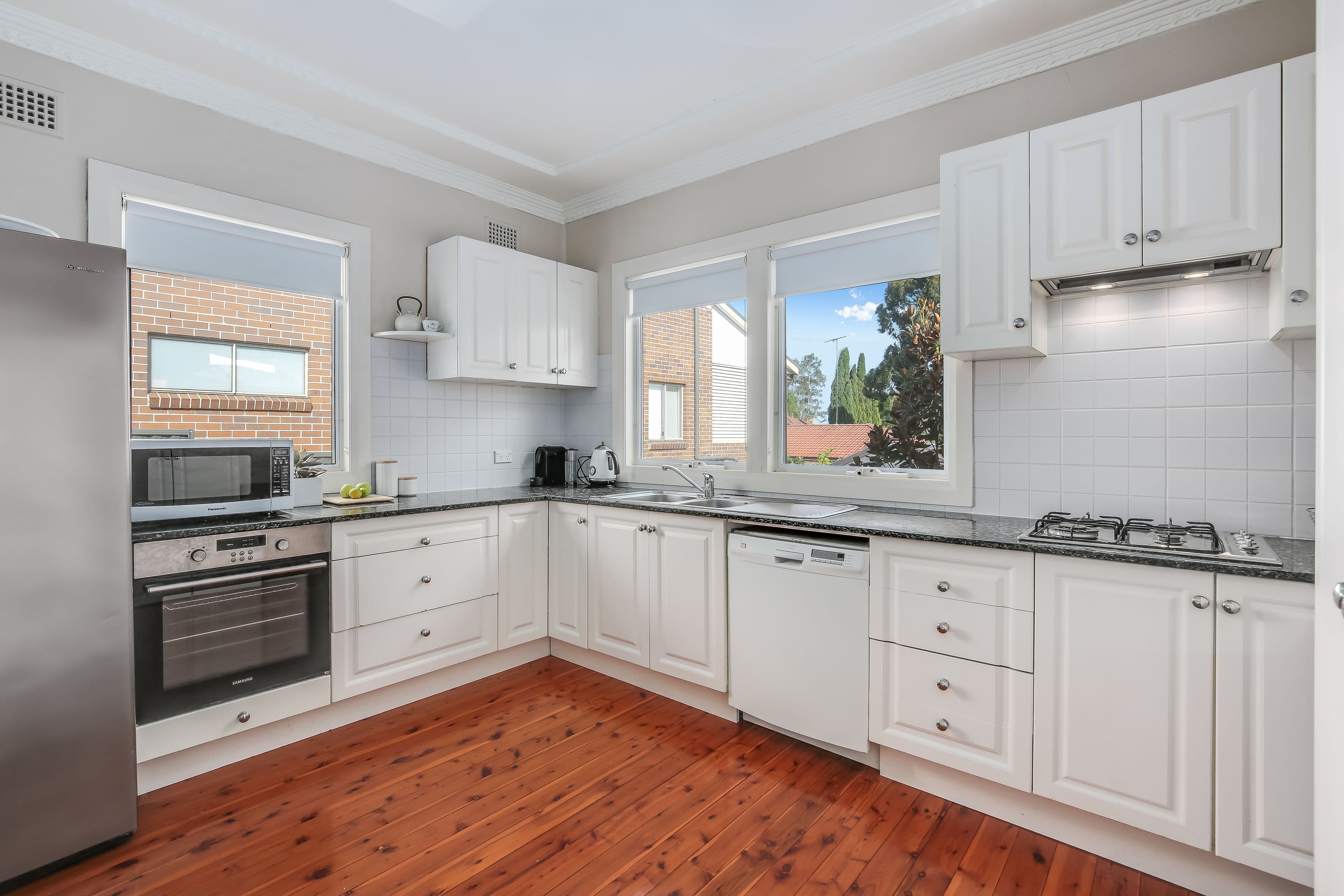 4 Woodlands Street, Baulkham Hills - Thumbnail 3