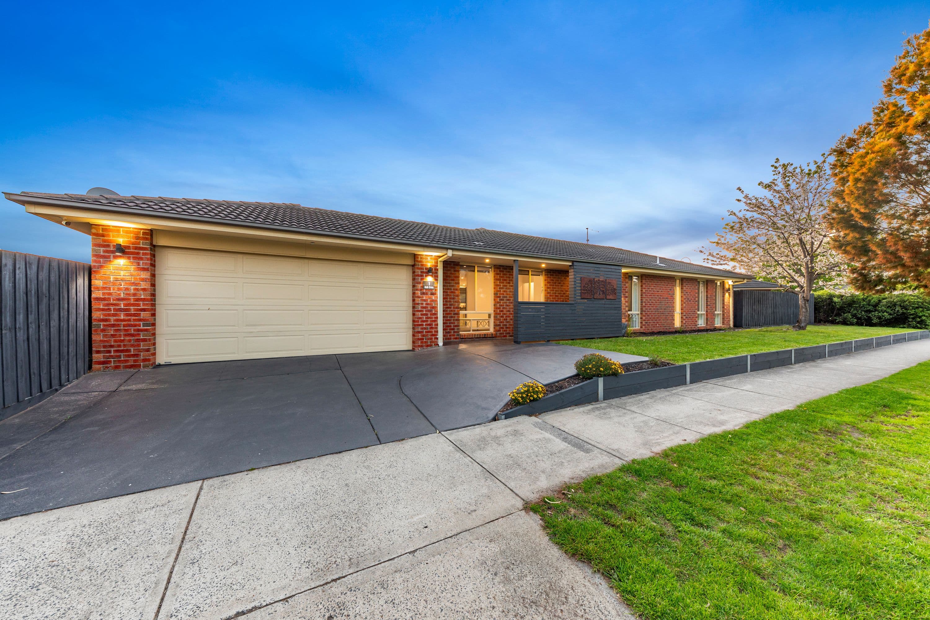 1 Ash Crescent, Pakenham VIC 3810, Pakenham - Thumbnail 2