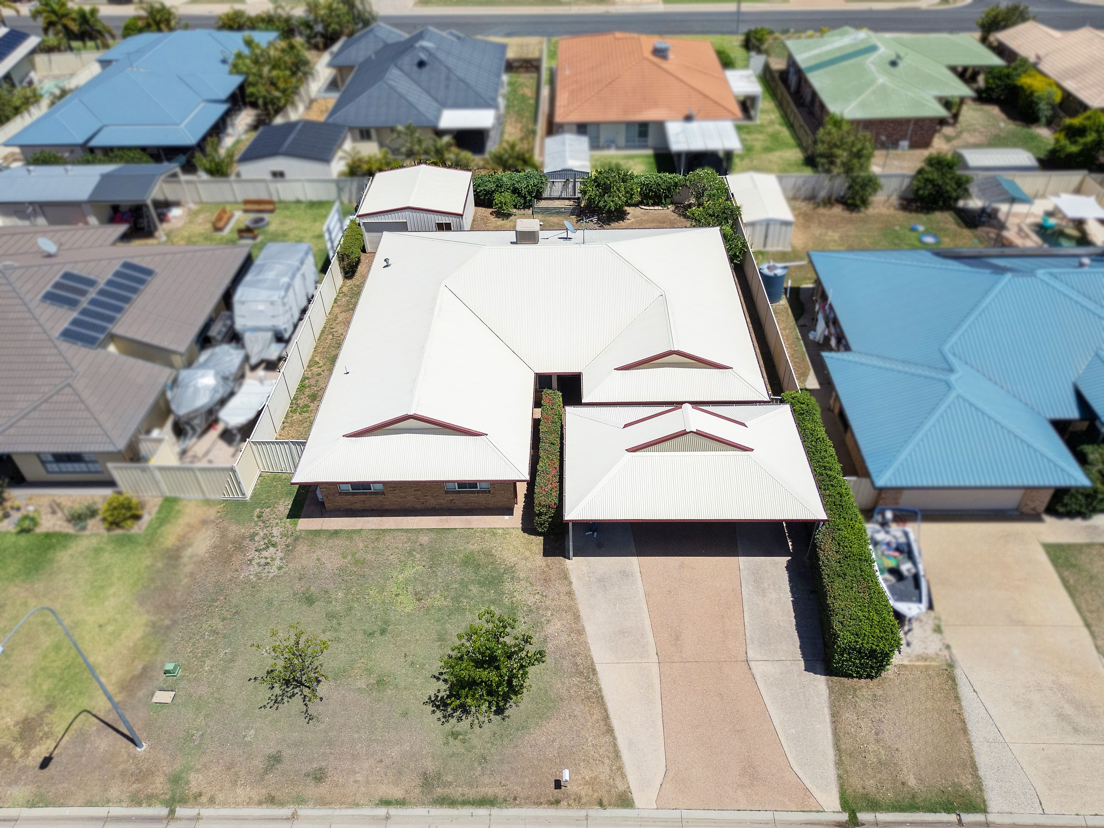 12 Haswell Street, Emerald QLD 4720, Emerald - Thumbnail 2