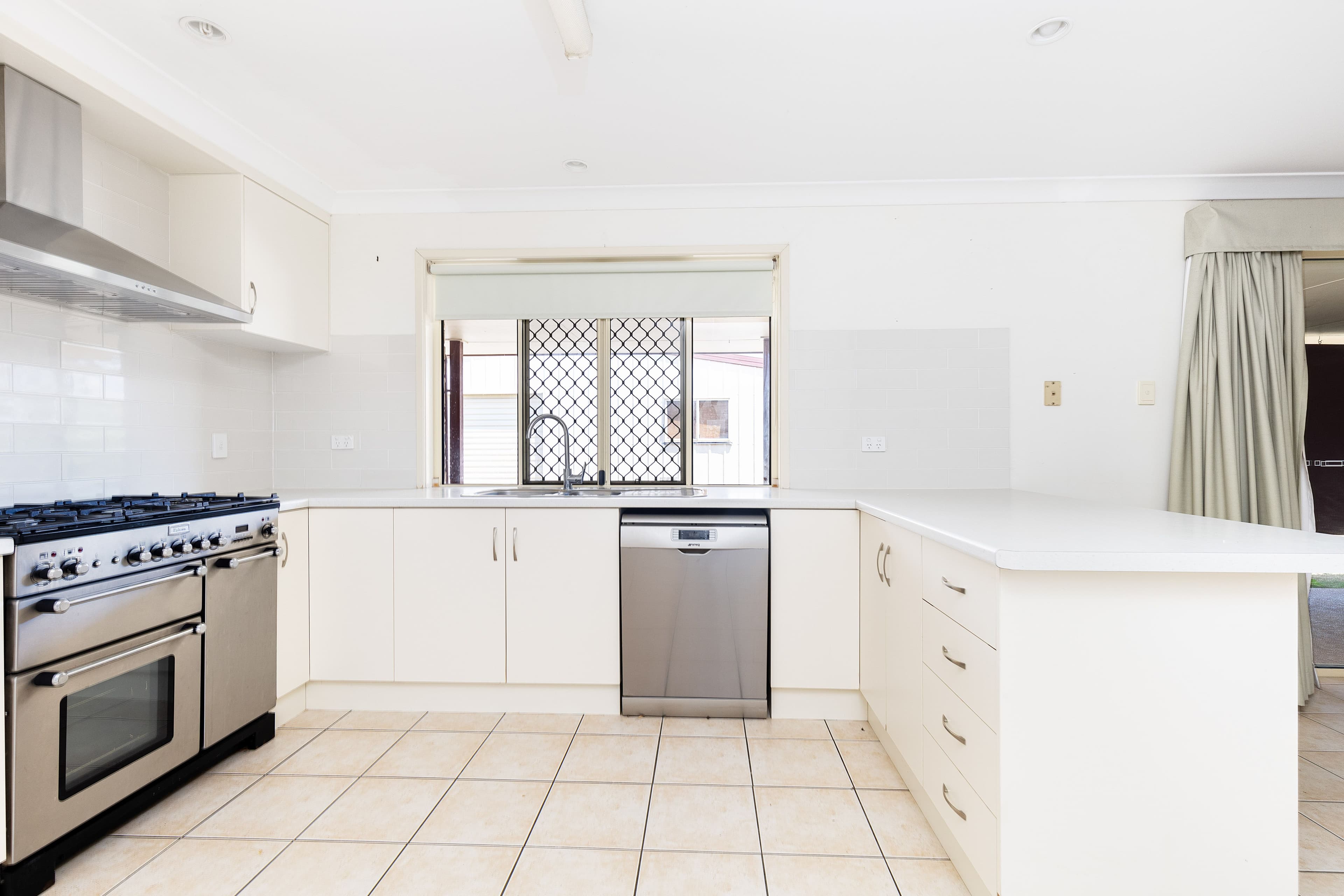 12 Haswell Street, Emerald QLD 4720, Emerald - Thumbnail 5