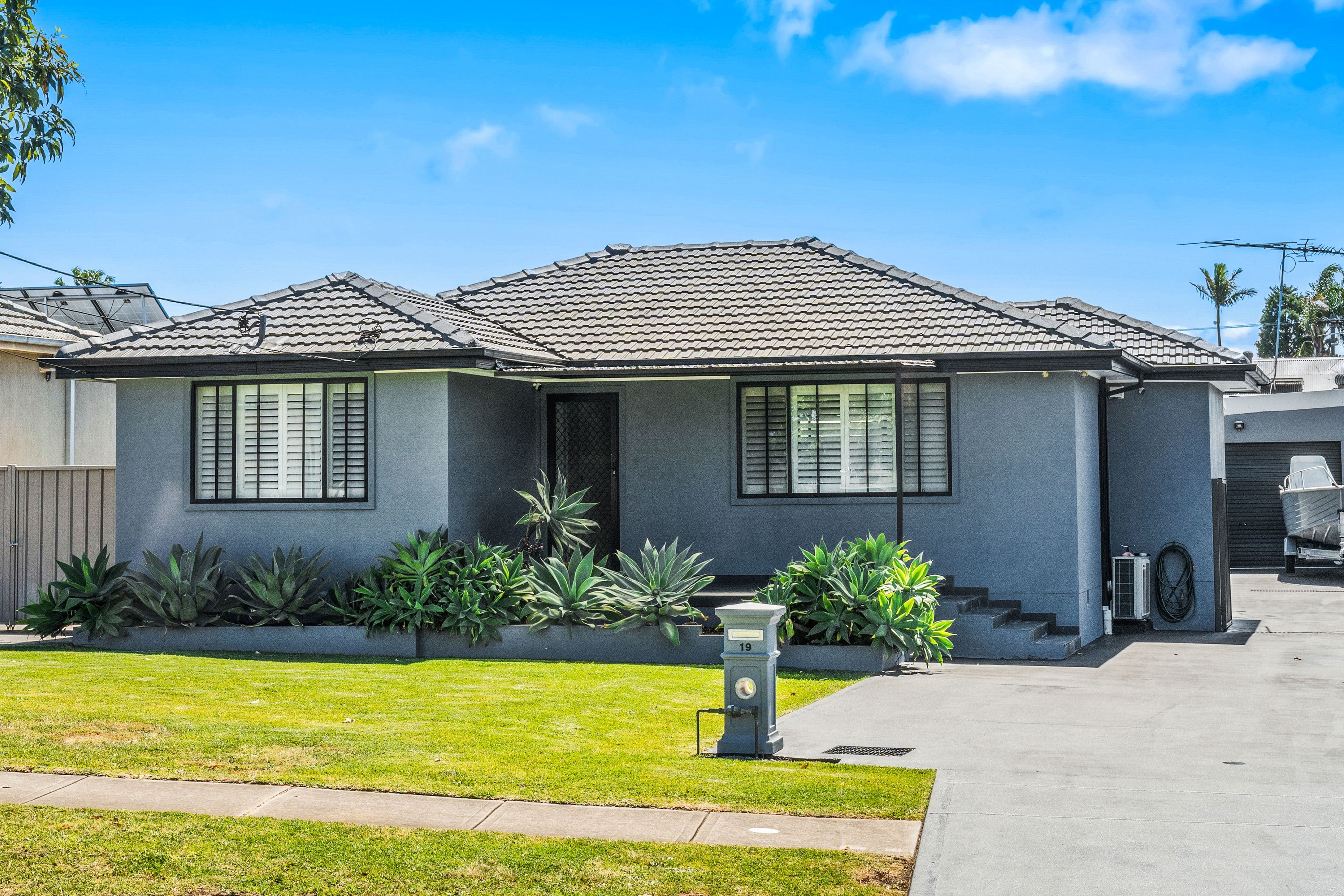 19 Hinkler Street, Smithfield NSW 2164, Smithfield - Image 1