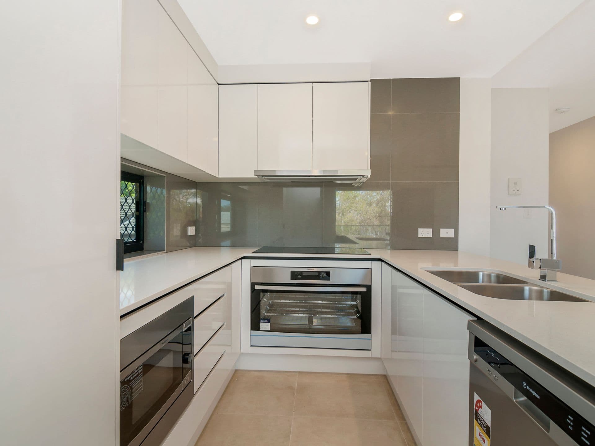 52 Ludwick Street, Cannon Hill QLD 4170, Cannon Hill - Thumbnail 2