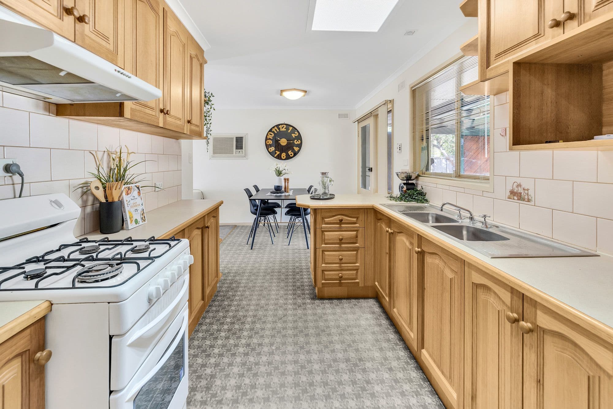 33 Roberts Avenue, Hoppers Crossing VIC 3029, Hoppers Crossing - Thumbnail 2