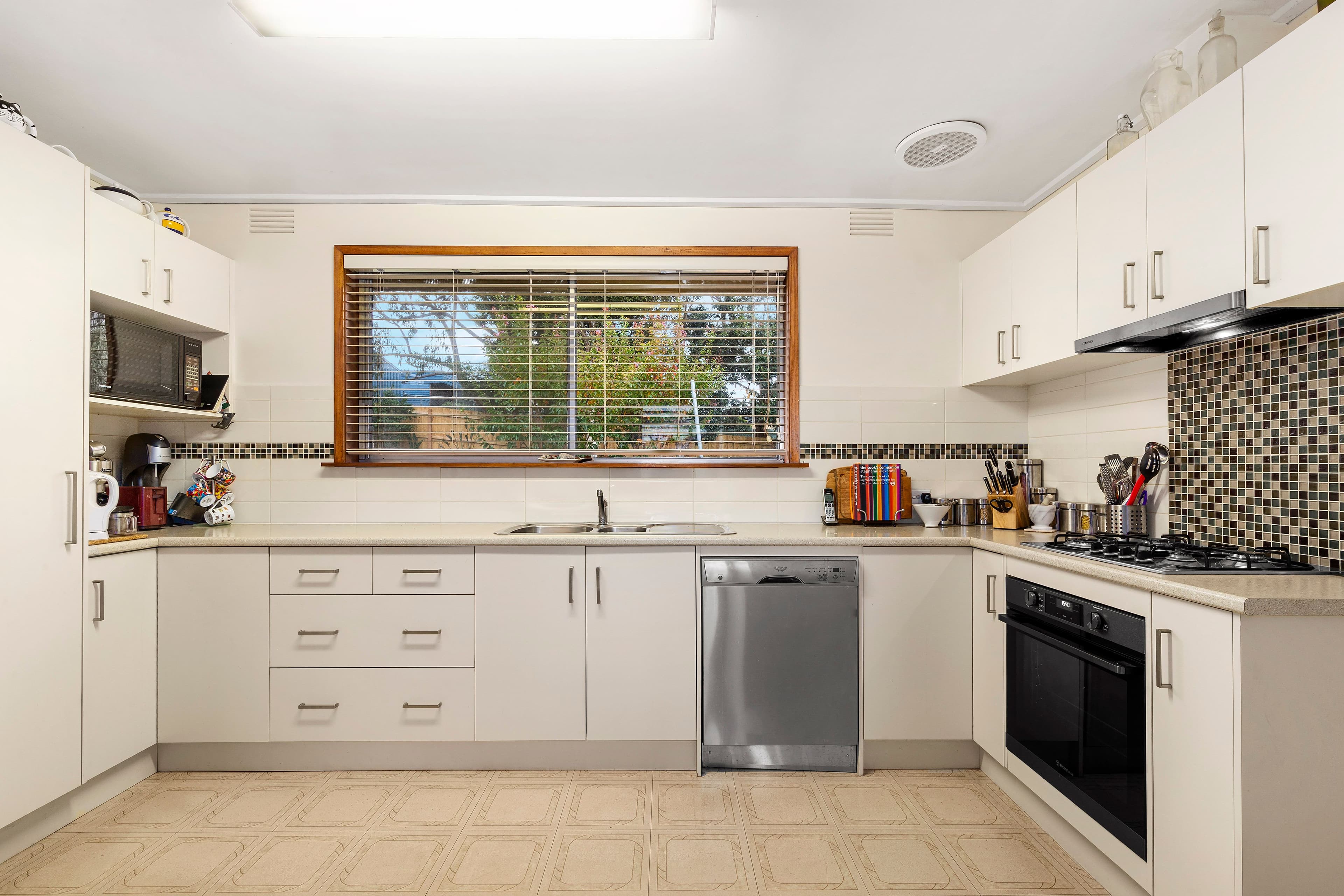 27 Diane Crescent, Viewbank VIC 3084, Viewbank - Thumbnail 4
