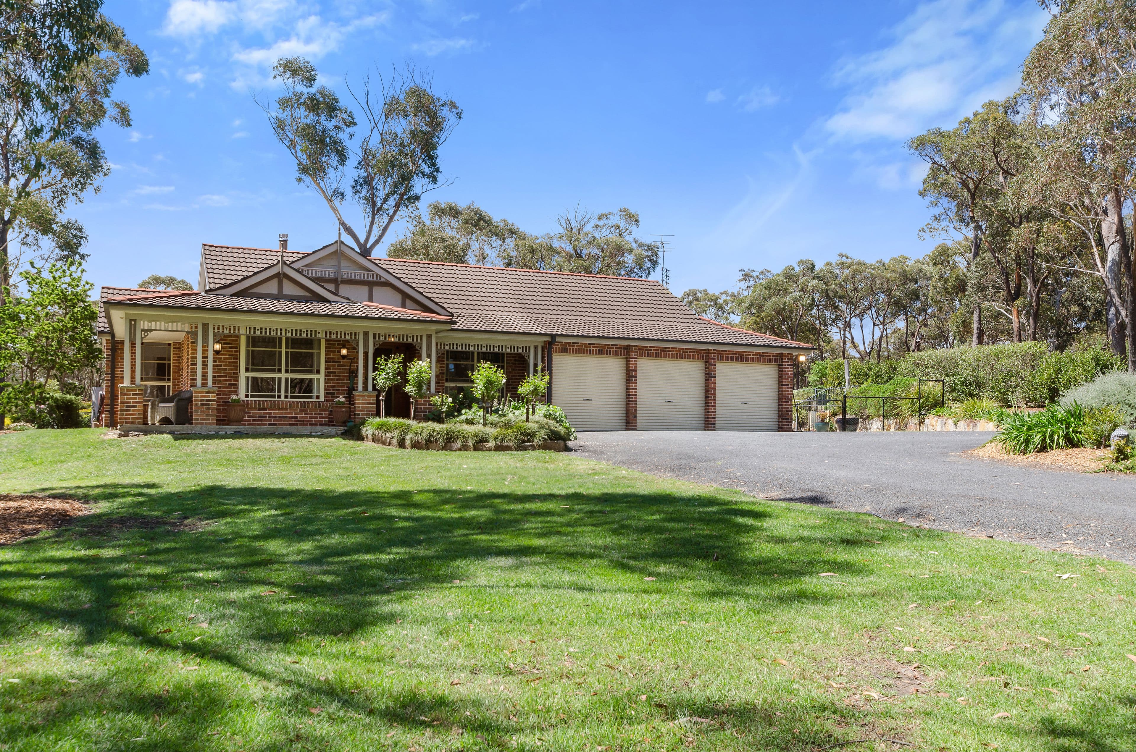 18 Banksia Street, Hill Top - Image 1