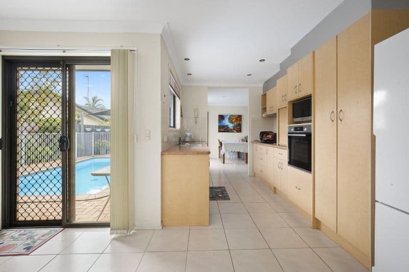 4 Maralinga Avenue, Mermaid Waters QLD 4218, Mermaid Waters - Thumbnail 6