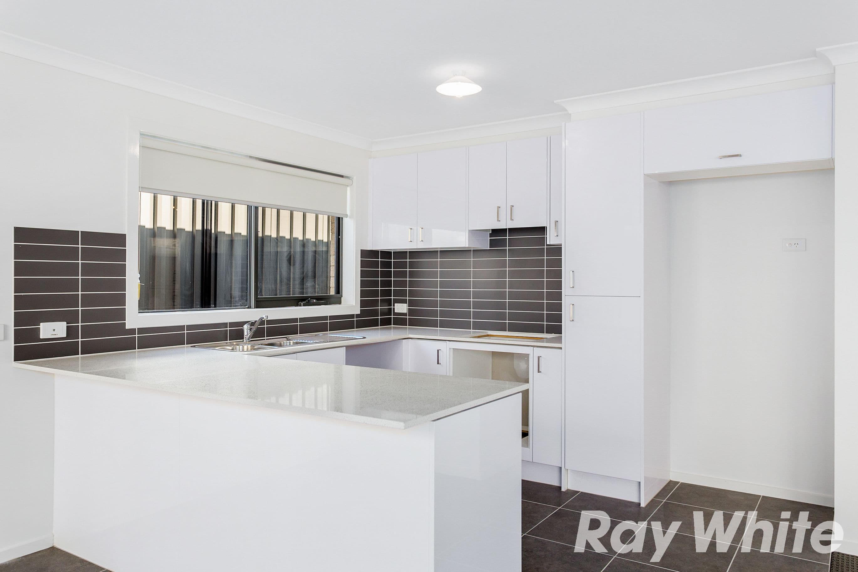 28 Parkhead Circuit, Warragul VIC 3820, Warragul - Thumbnail 3