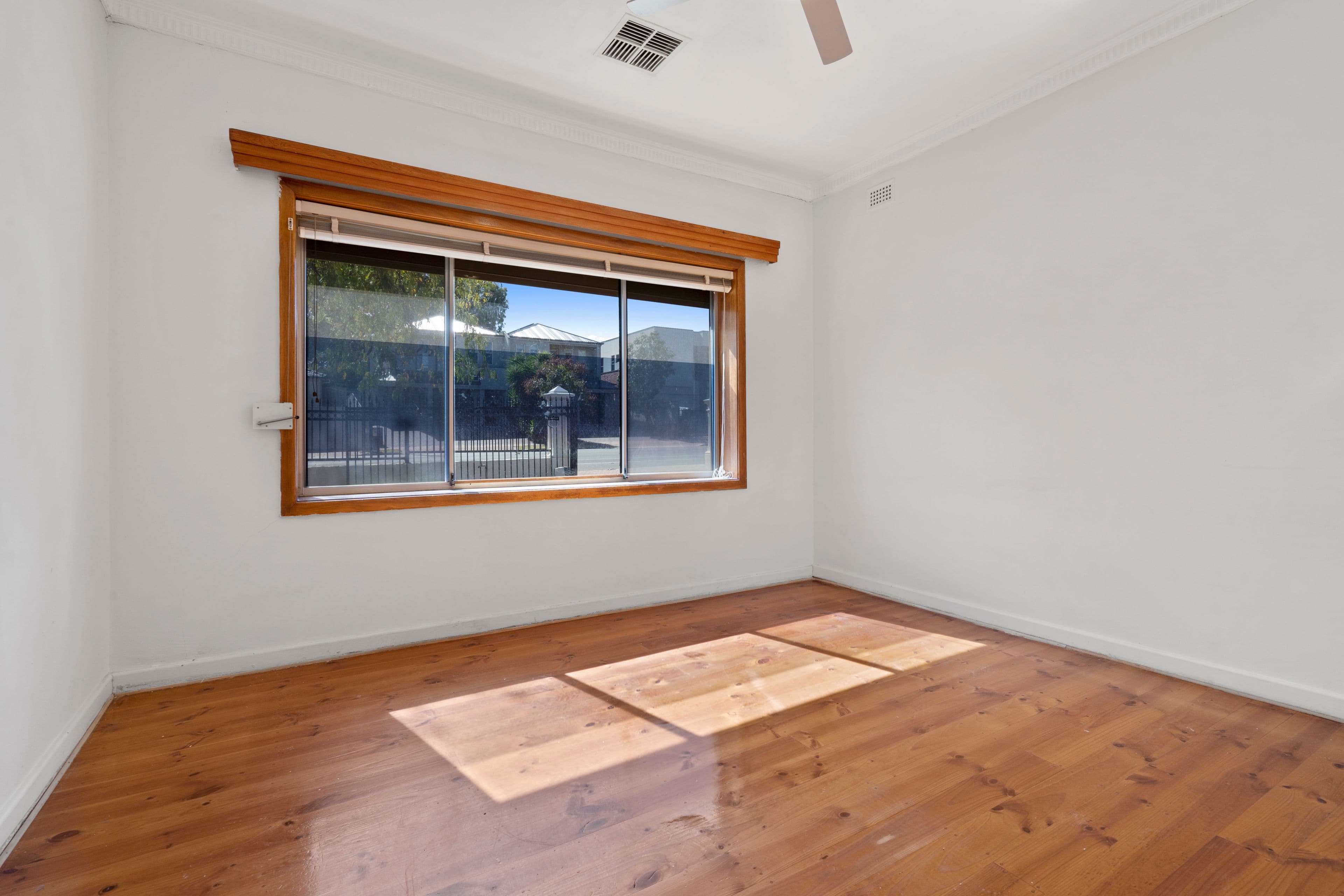 19 Catherine Road, Seabrook - Thumbnail 4