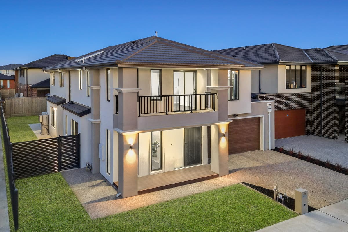 27 Crosswater Boulevard, Clyde North VIC 3978, Clyde North - Thumbnail 2