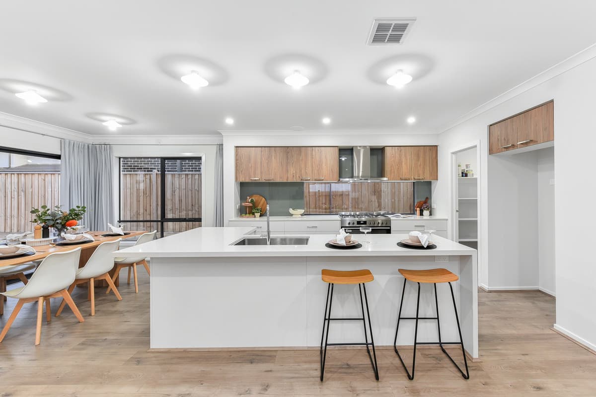 27 Crosswater Boulevard, Clyde North VIC 3978, Clyde North - Thumbnail 6