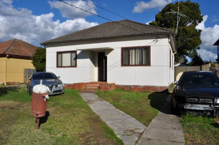 4 Lavender Avenue, PUNCHBOWL NSW 2196, Punchbowl - Thumbnail 2