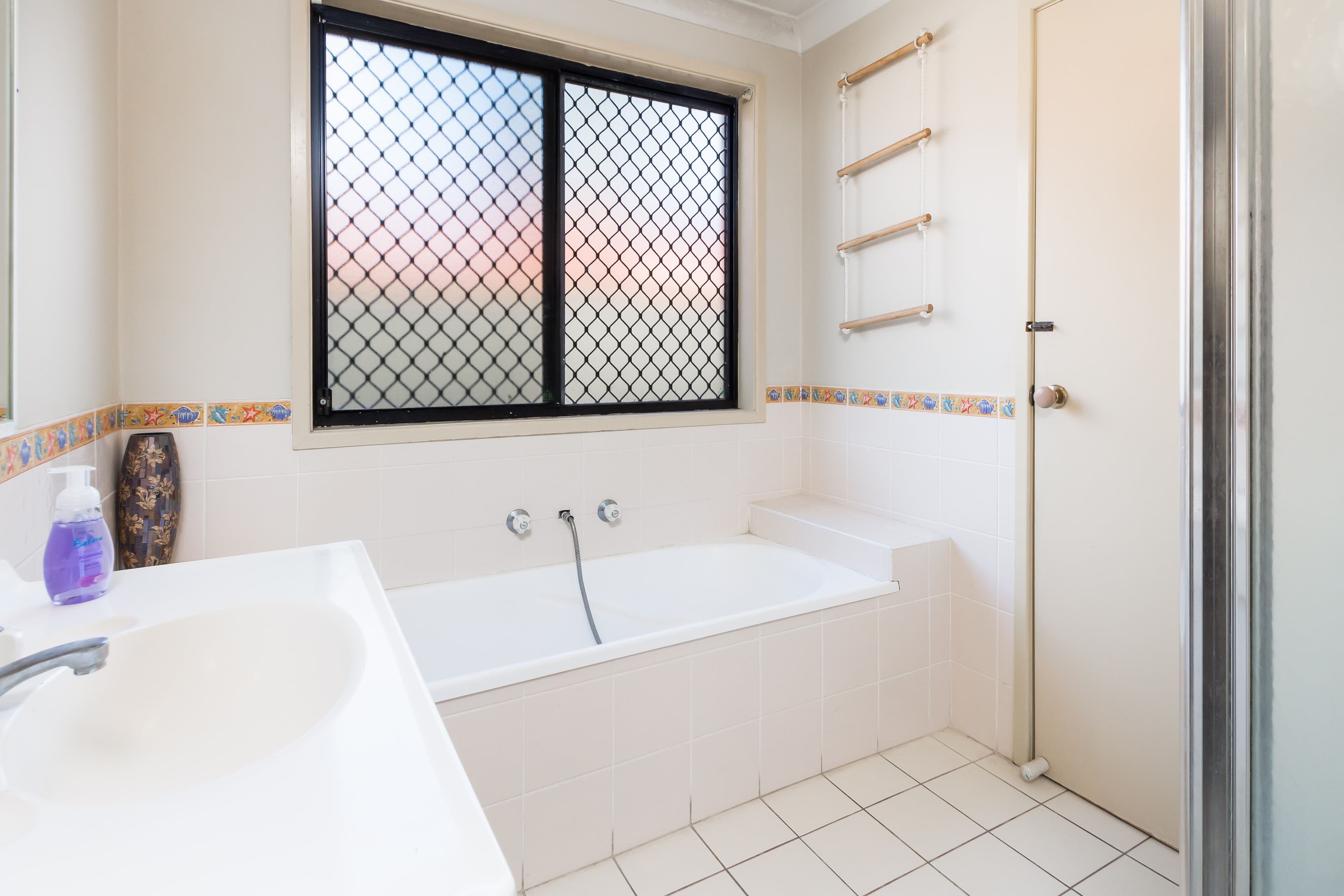 26 Appletree Grove, Oakhurst - Thumbnail 8