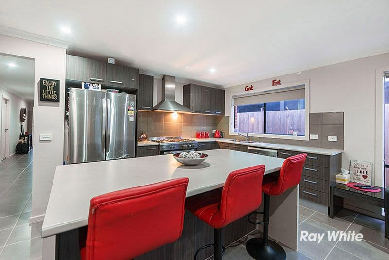 8 Firebird Street, Cranbourne East VIC 3977, Cranbourne East - Thumbnail 2