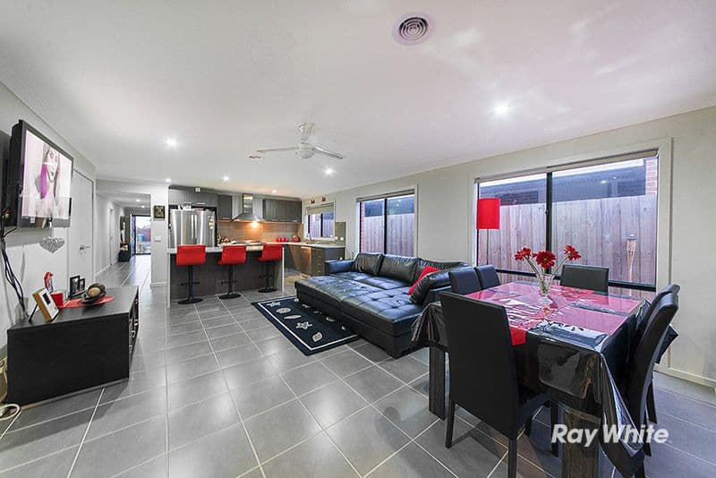 8 Firebird Street, Cranbourne East VIC 3977, Cranbourne East - Thumbnail 3