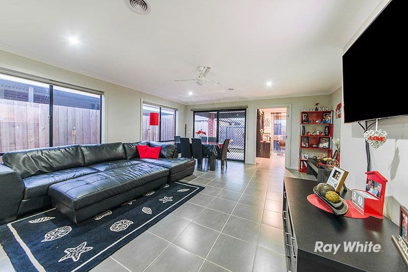 8 Firebird Street, Cranbourne East VIC 3977, Cranbourne East - Thumbnail 4
