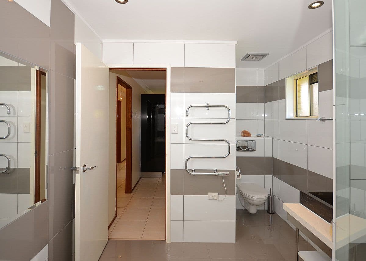 6 Capri Court, POINT VERNON QLD 4655, Point Vernon - Thumbnail 6