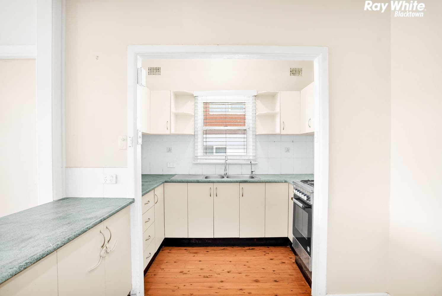 9 RUSSELL Street, Blacktown NSW 2148, Blacktown - Thumbnail 2