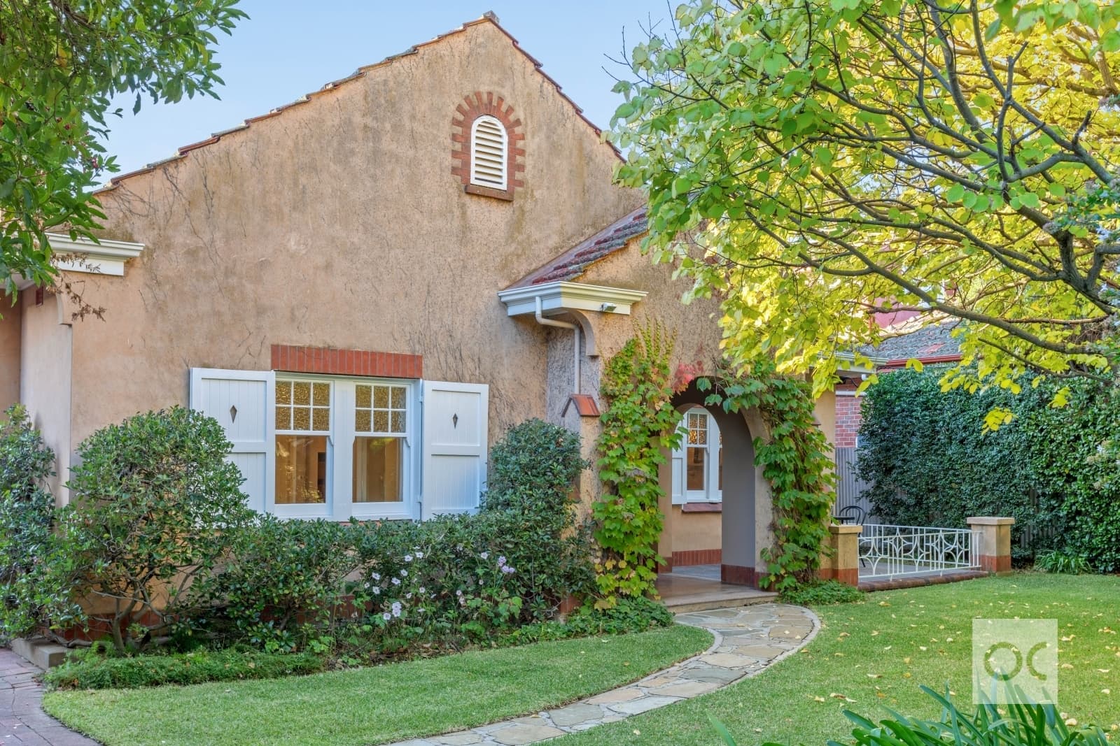 39 Elmo Avenue, Westbourne Park - Image 1
