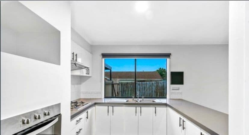 16 Josephine Avenue, Cranbourne North VIC 3977, Cranbourne North - Thumbnail 2
