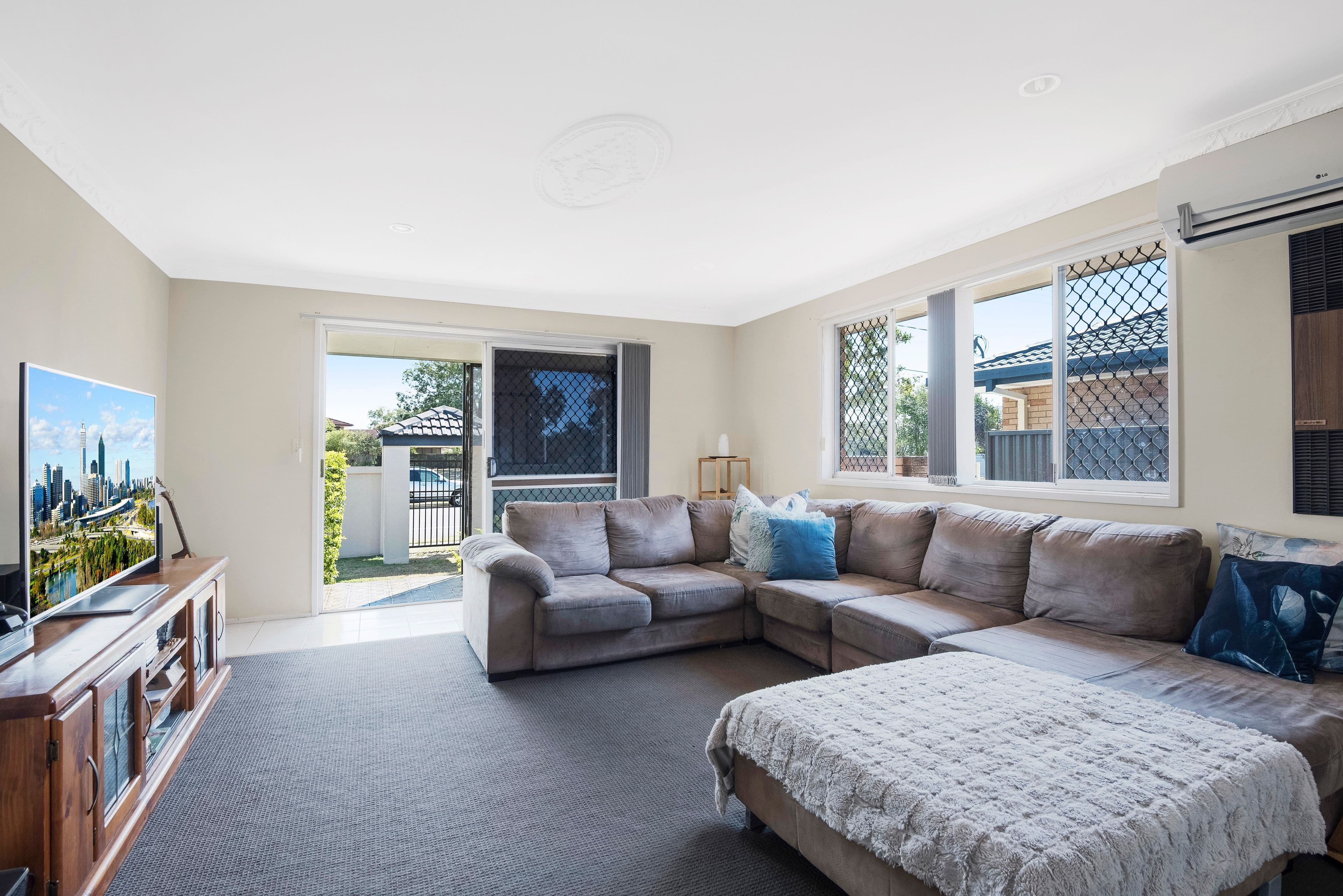 39 Alec Avenue, Mermaid Waters QLD 4218, Mermaid Waters - Thumbnail 2