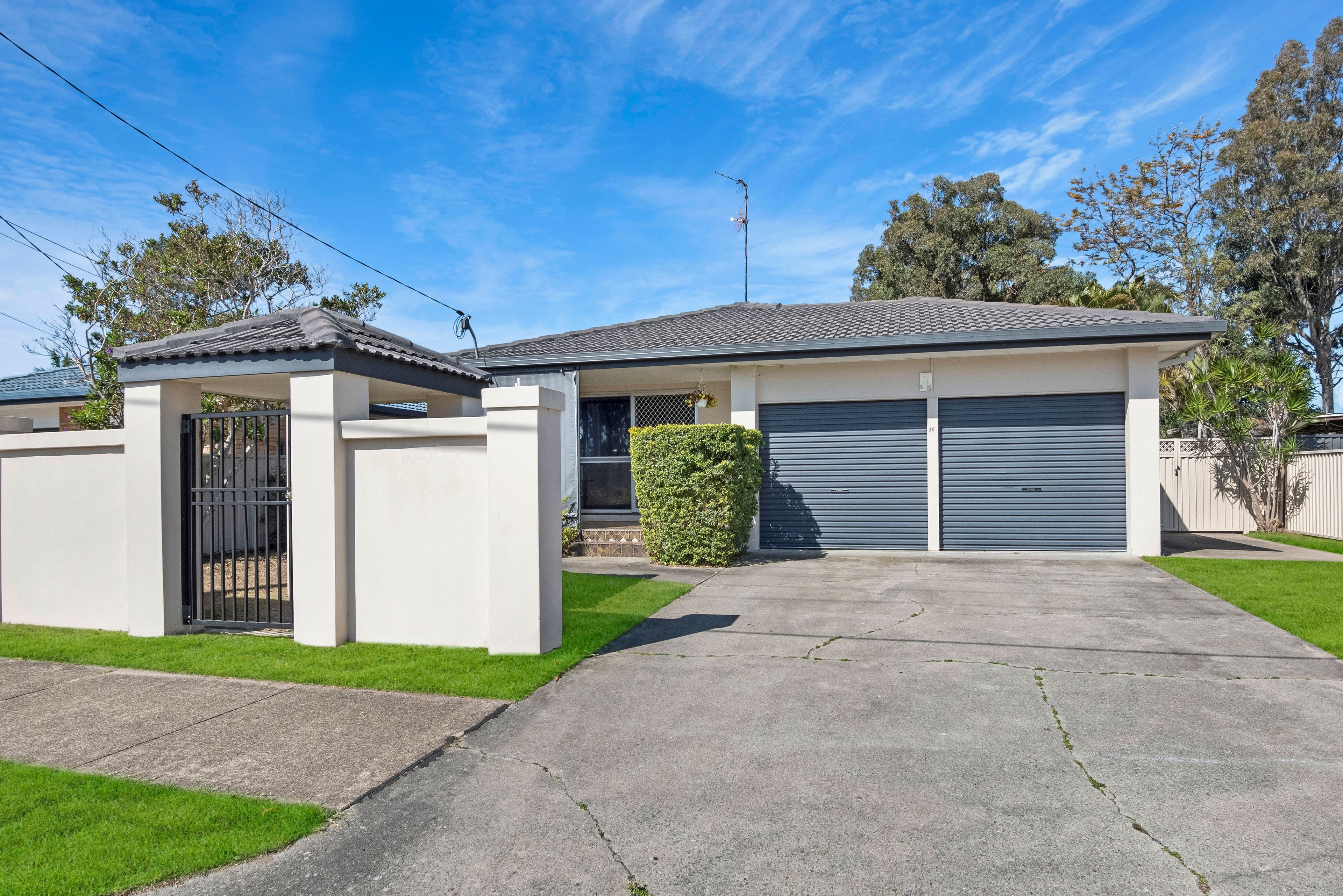 39 Alec Avenue, Mermaid Waters QLD 4218, Mermaid Waters - Thumbnail 3