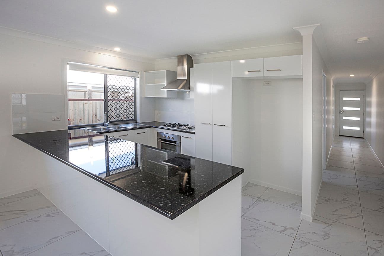 18 Molloy Street, Silkstone QLD 4304, Silkstone - Thumbnail 2