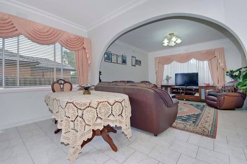 61 Scotsburn Avenue, OAKLEIGH SOUTH VIC 3167, Oakleigh South - Thumbnail 3