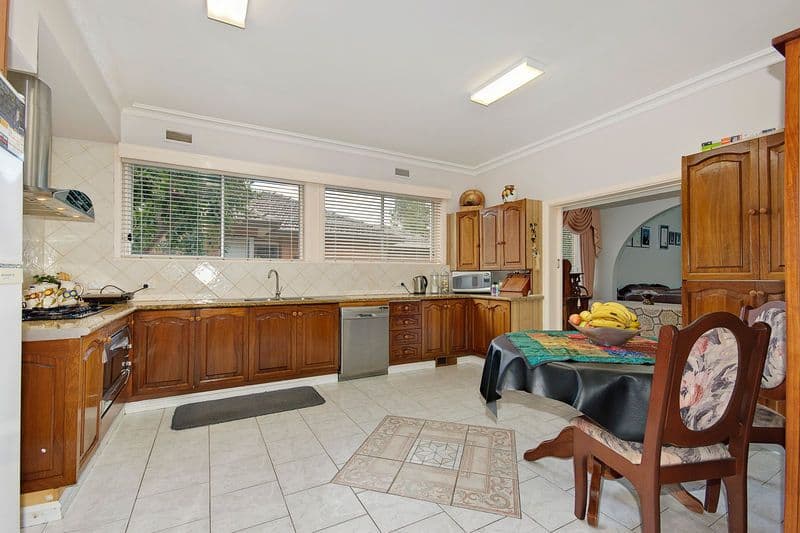 61 Scotsburn Avenue, OAKLEIGH SOUTH VIC 3167, Oakleigh South - Thumbnail 4