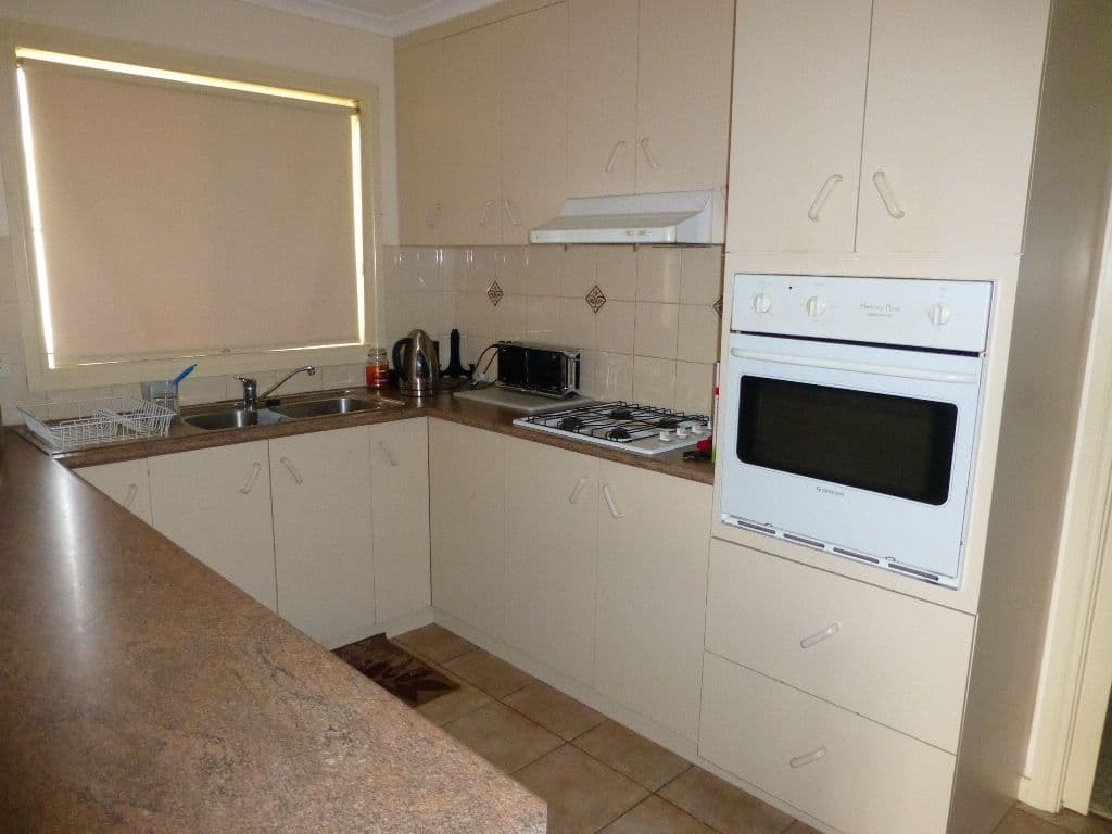 21 Alfred Avenue, ECHUCA VIC 3564, Echuca - Thumbnail 2